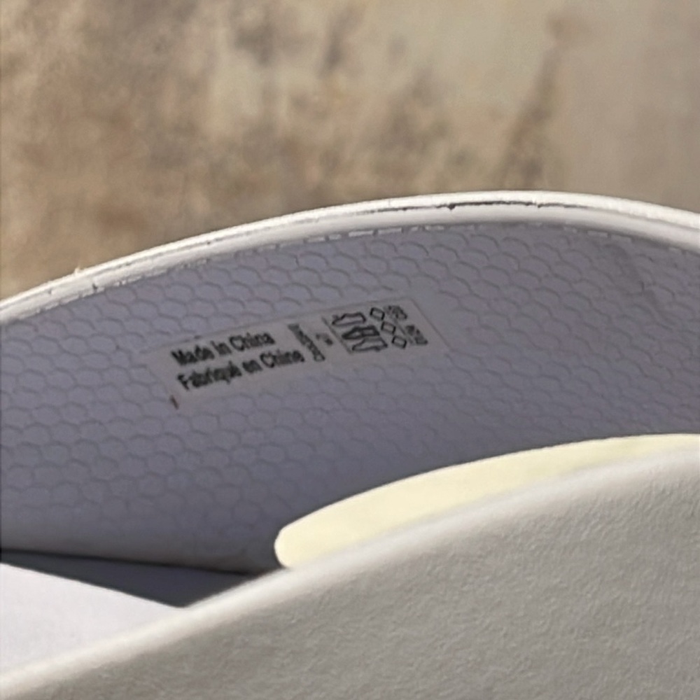 CROCS Light Gray Platform Flip-Flops  (W7) - Picture 5 of 7